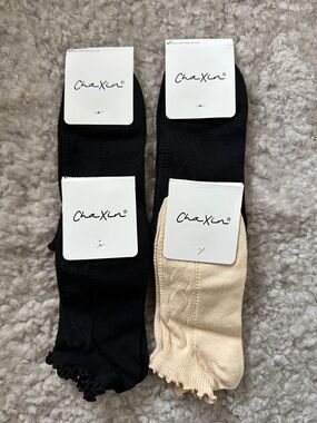 Women's Low-Cut Ruffle Socks - Black & Cream (2-Pack)